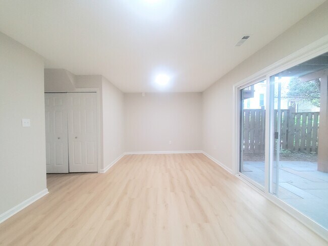 Building Photo - 14142 Betsy Ross Ln