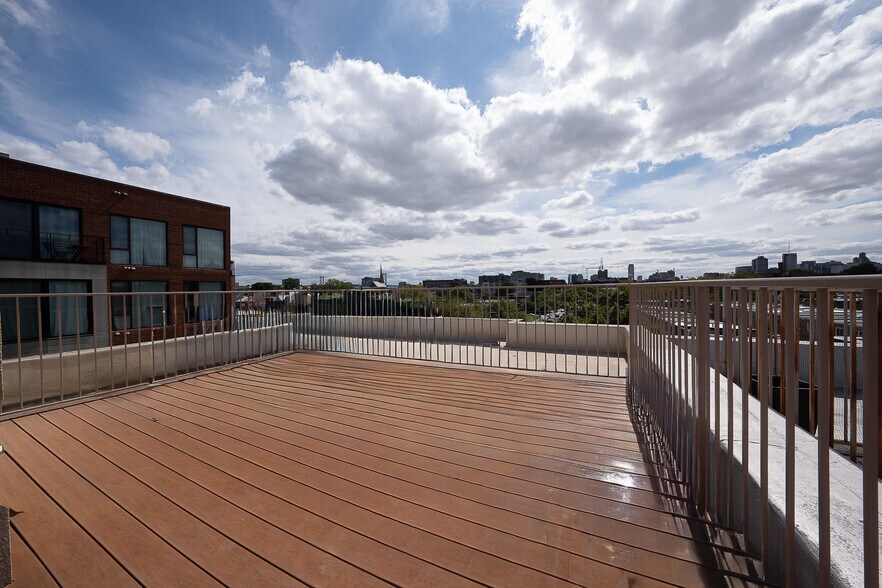 Building Photo - 601 Poplar St