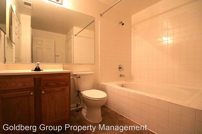 Building Photo - 6522 Lake Park Dr