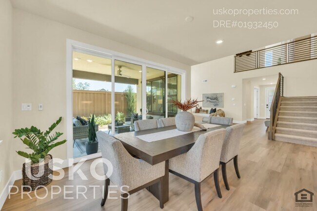Building Photo - 7095 Soleil Wy