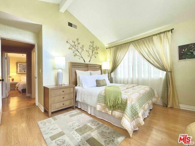 Building Photo - 1121 21st St