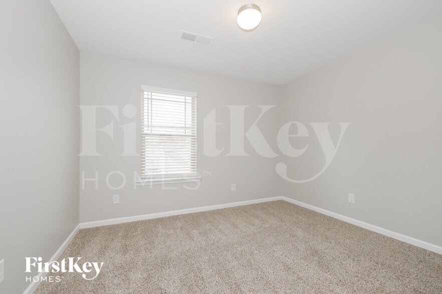 Building Photo - 27 Trotter Ct