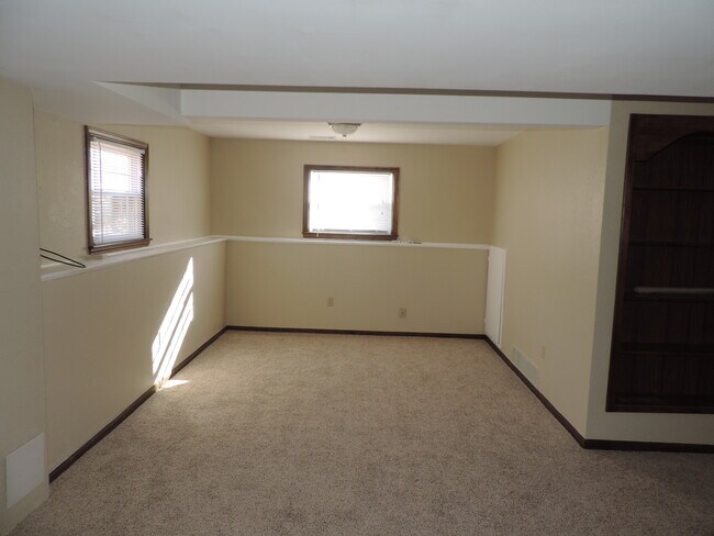 Building Photo - Perfect Family Home