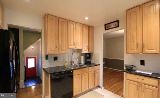 Building Photo - 553 Monet Dr