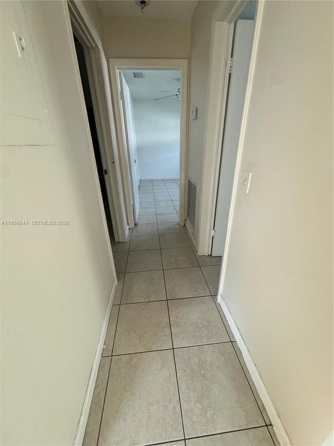 Building Photo - 2220 SW 46th Ct