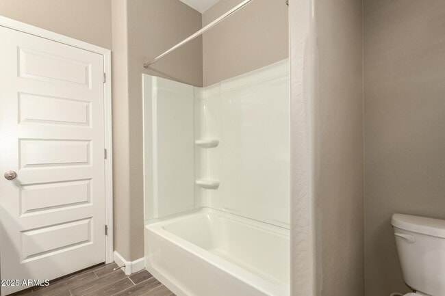 Building Photo - 1357 E Chillingham Rd