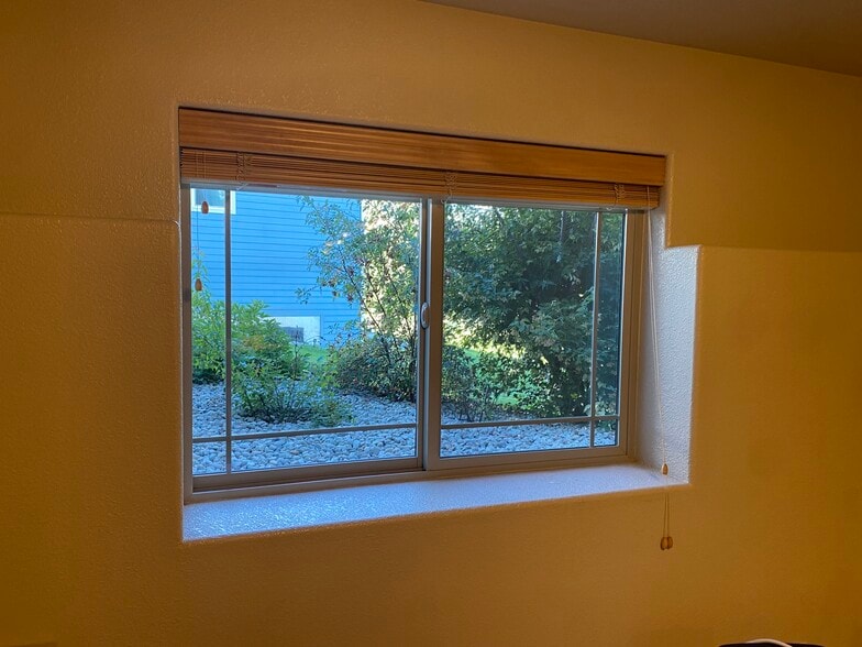 Kitchen window - 323 Maroon Ct