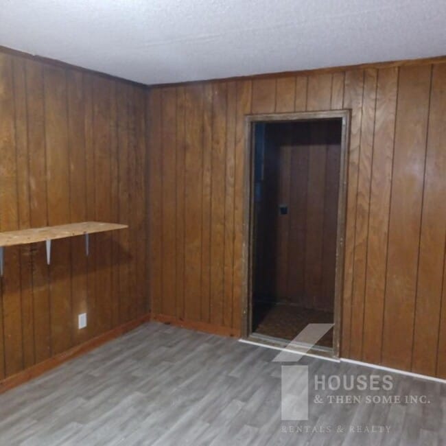 Building Photo - 714 Farley Ave