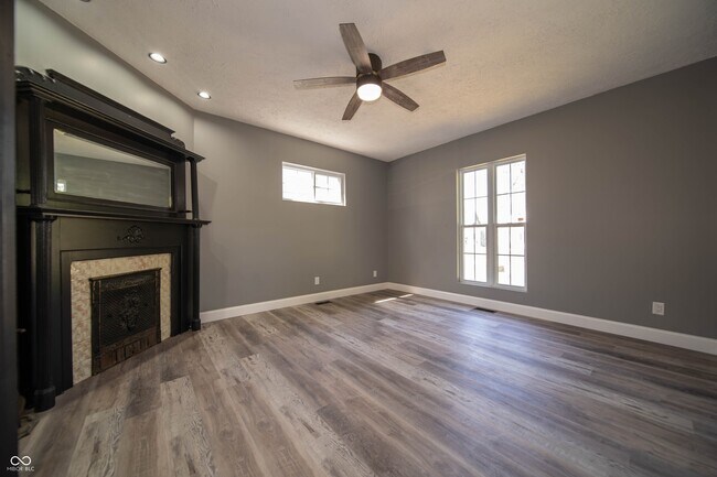 Building Photo - 817 W 5th St