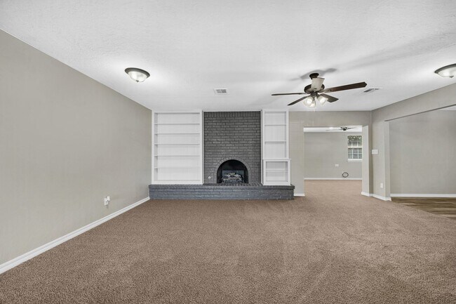 Building Photo - Remodeled