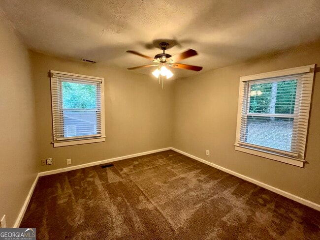 Building Photo - 5143 Pinecrest Dr SW