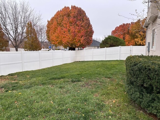 Building Photo - 2824 Ivory Way S