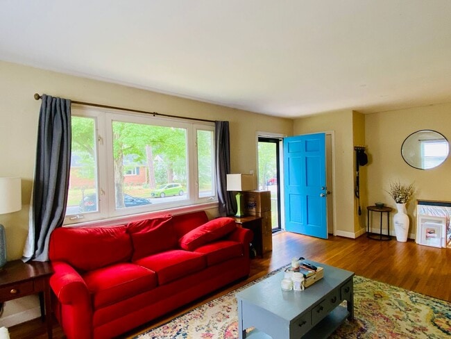 Building Photo - Adorable 2bdrm/1bth Rancher Located in Richmond's West End!!