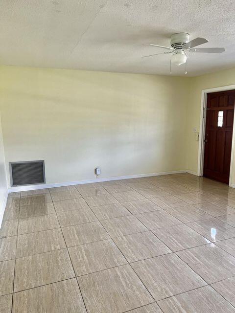 Building Photo - 2020 SW Golf Ln
