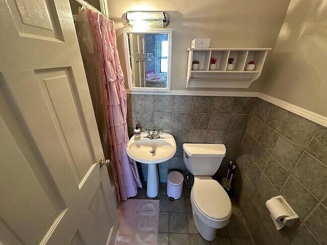 Building Photo - 656 Tremont St