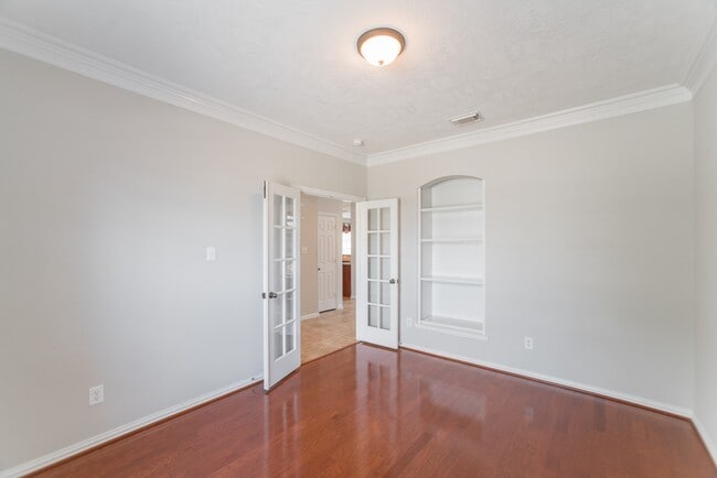 Building Photo - 9402 Empress Crossing Dr