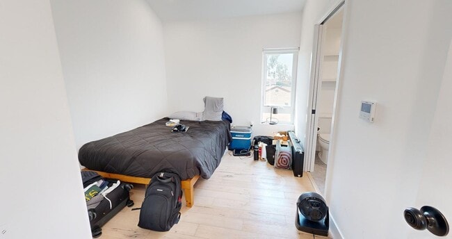 Building Photo - 5055 Lincoln Ave