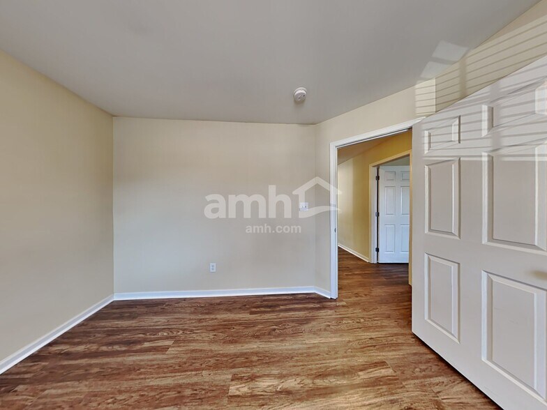 Building Photo - 5716 Running Fox Ln