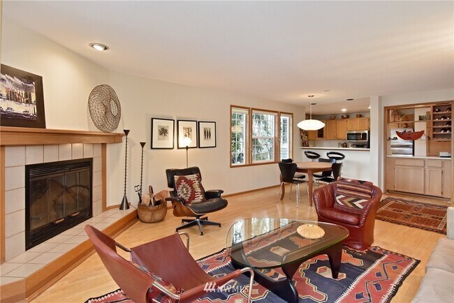 Living room - 909 N 35th St