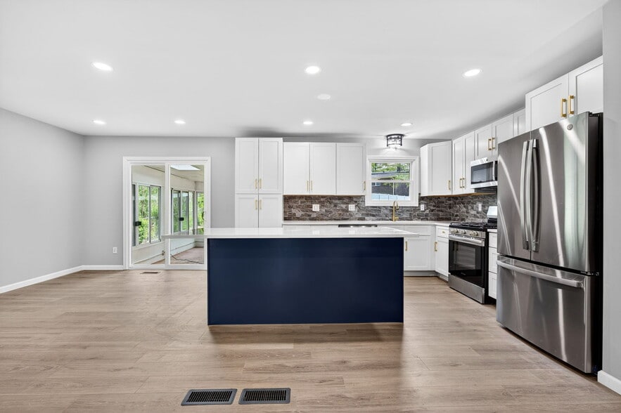 Front view of Kitchen - 3200 Schaffner Dr