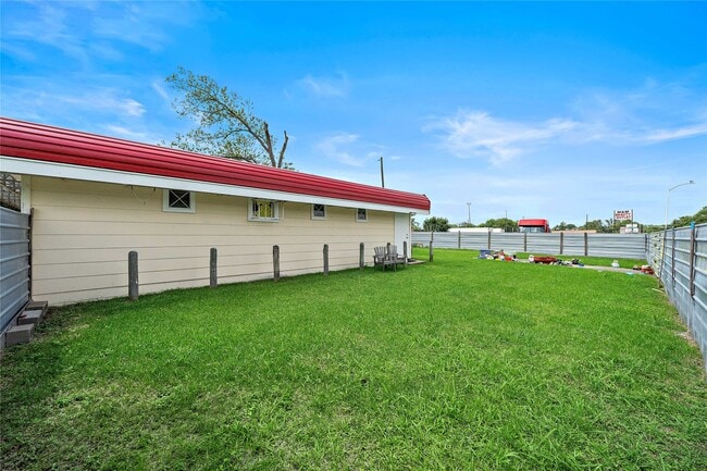 Building Photo - 5639 Overdale St