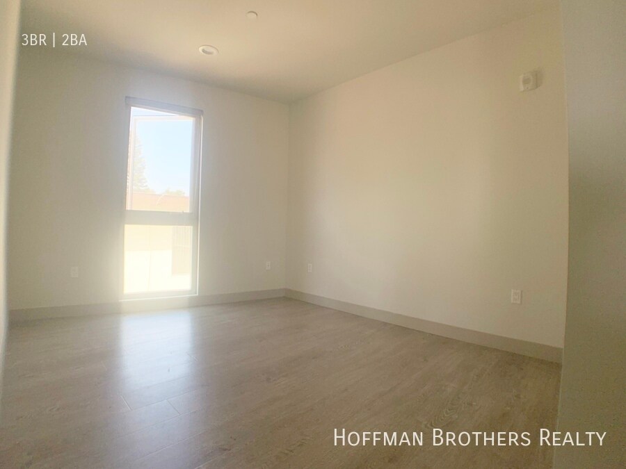 Building Photo - 3714 Kelton Ave