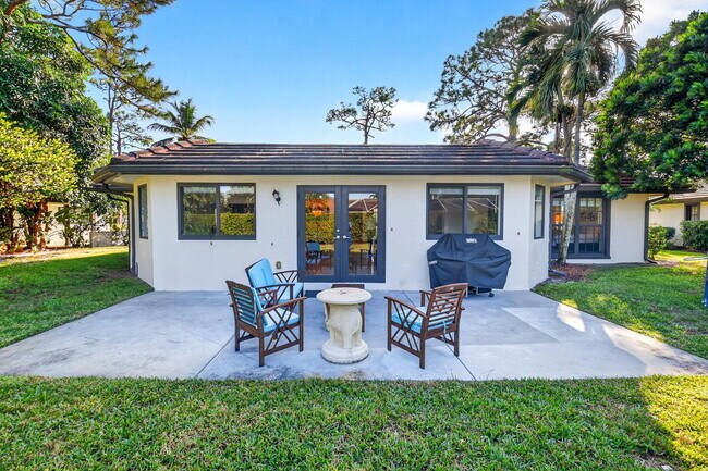 Building Photo - 435 Pine Villa Dr