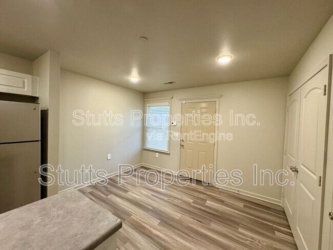 Building Photo - 104 Spindle Ct