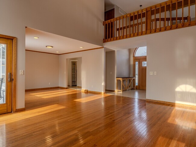 Building Photo - 2630 Glencairin Dr NW