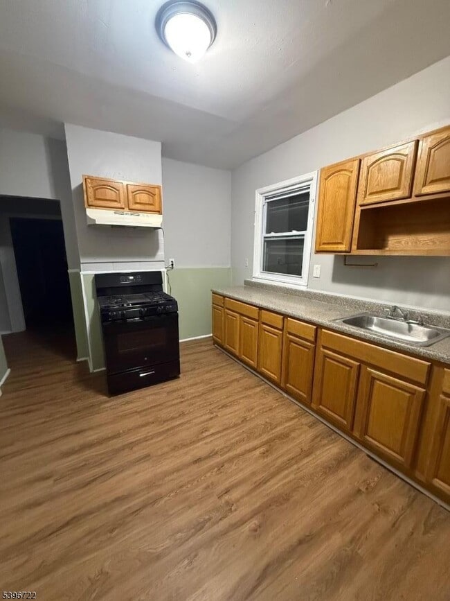 Building Photo - 27 Kling St