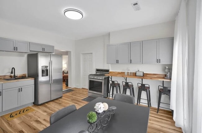 Building Photo - 521 E Water St