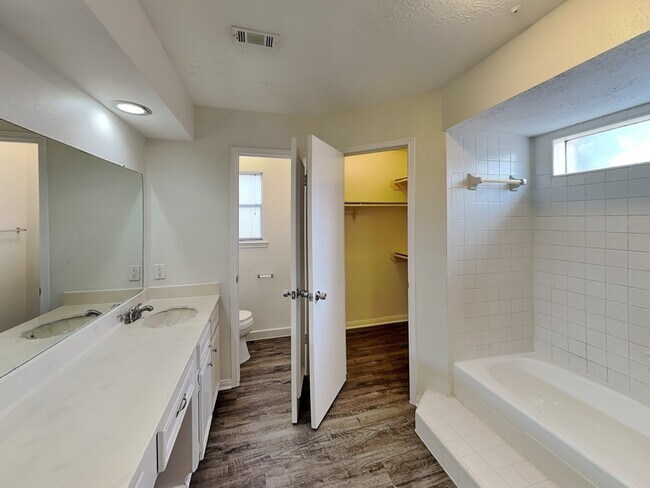 Building Photo - 4907 Eagle Trail Dr