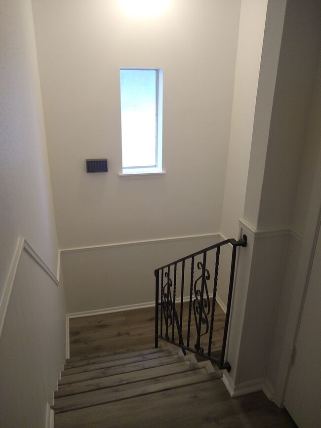 Building Photo - Leon Valley~ 3 bedroom~ Freshly Painted In...