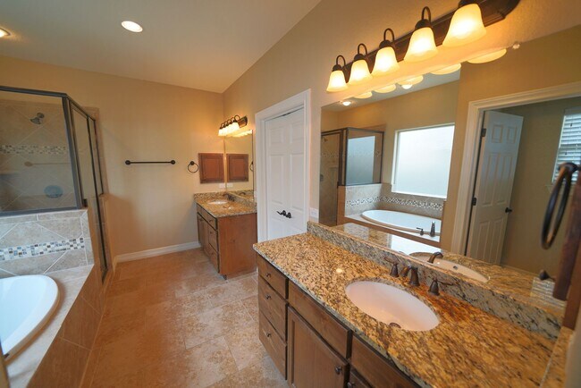 Building Photo - Beautiful Selma Living. Realtor Commission: $500