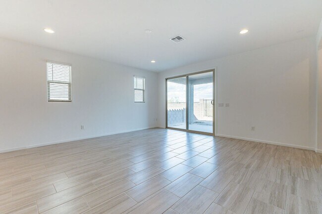 Building Photo - Pending/ Rented - New Mattamy Home!