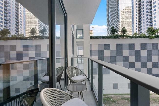 Building Photo - 11 NE 6th St