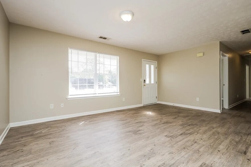 Building Photo - 67 Kenzi Way SW