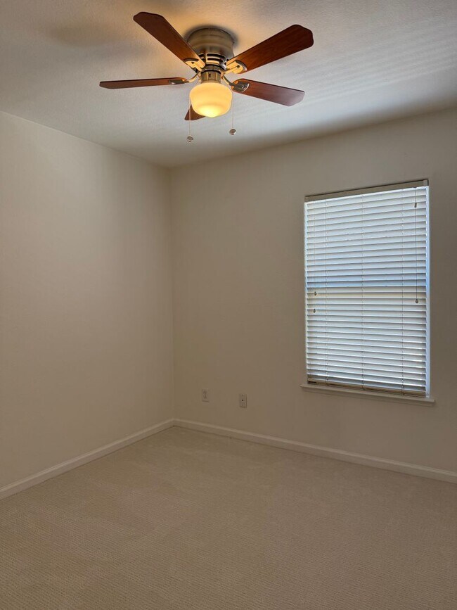 Building Photo - 3301 N Park Dr