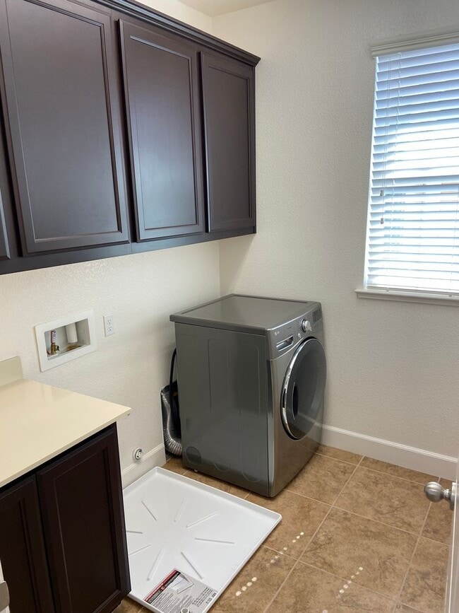 Building Photo - Turnstone Community off Iron Point & Prairie City. 4 Bdrm, 3 Bath - Walk to nature trails, park, ...