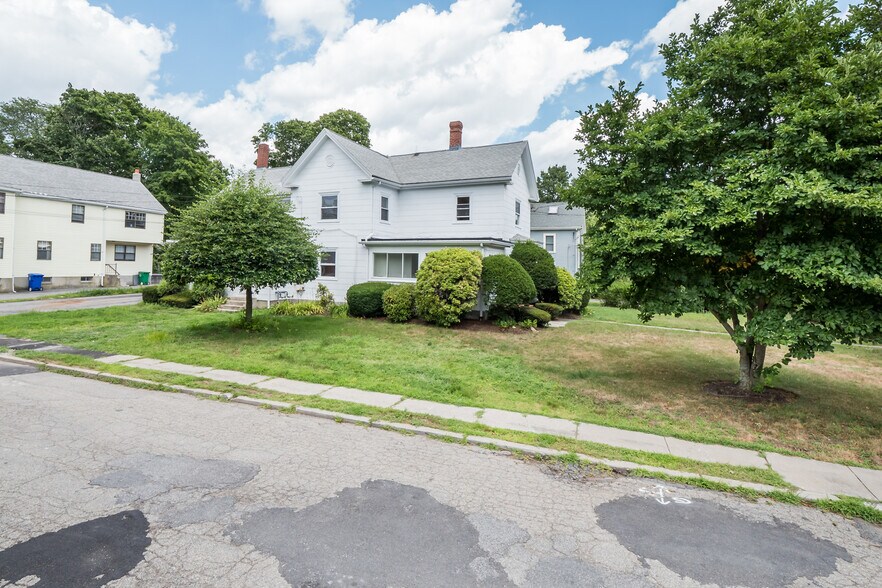 Building Photo - 92 Clinton Place Unit #2