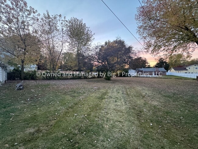 Building Photo - Cute ranch house with huge fenced yard
