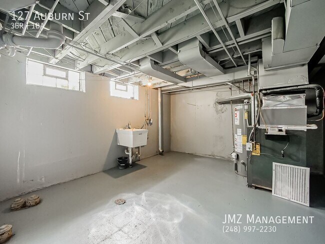 Building Photo - 127 Auburn St