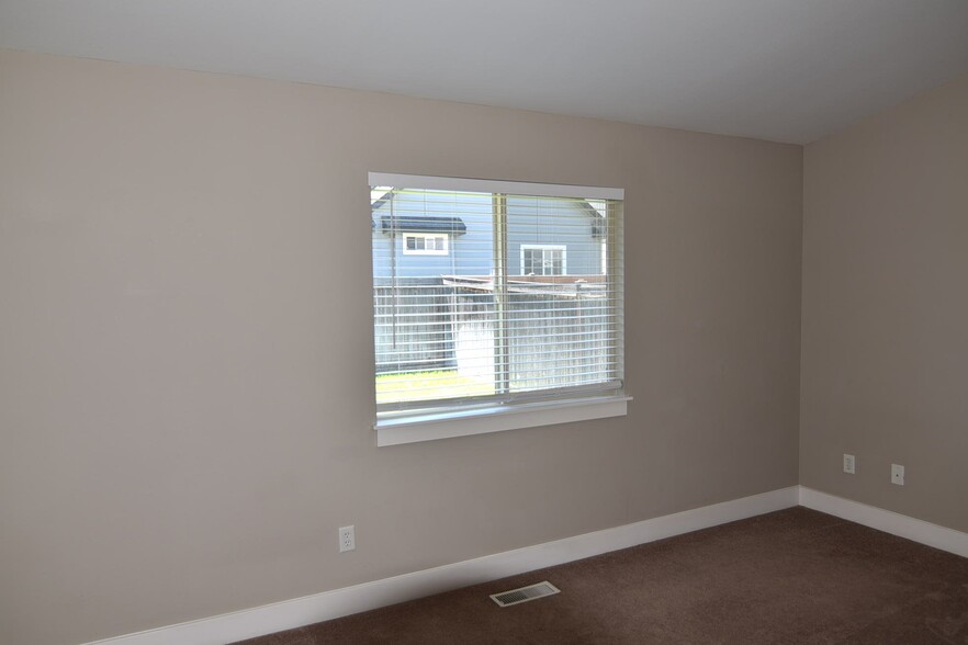 Building Photo - 11215 W Springgold Dr