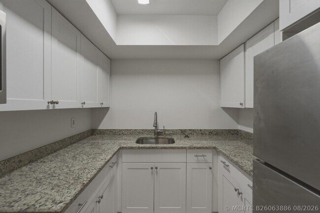 Building Photo - 4529 NE 21st Ave