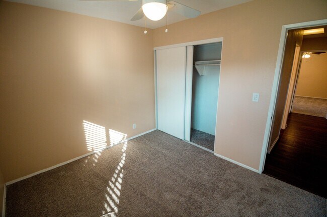 Building Photo - Spacious 4 Bed / 2 Bath Pool Home in Prime Corona Location!
