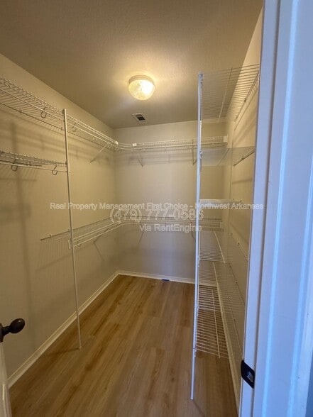 Building Photo - 421 Coopers Wy