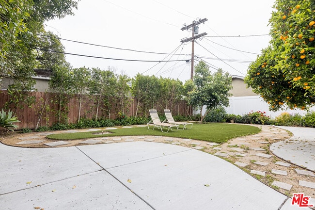 Building Photo - 22022 Lopez St