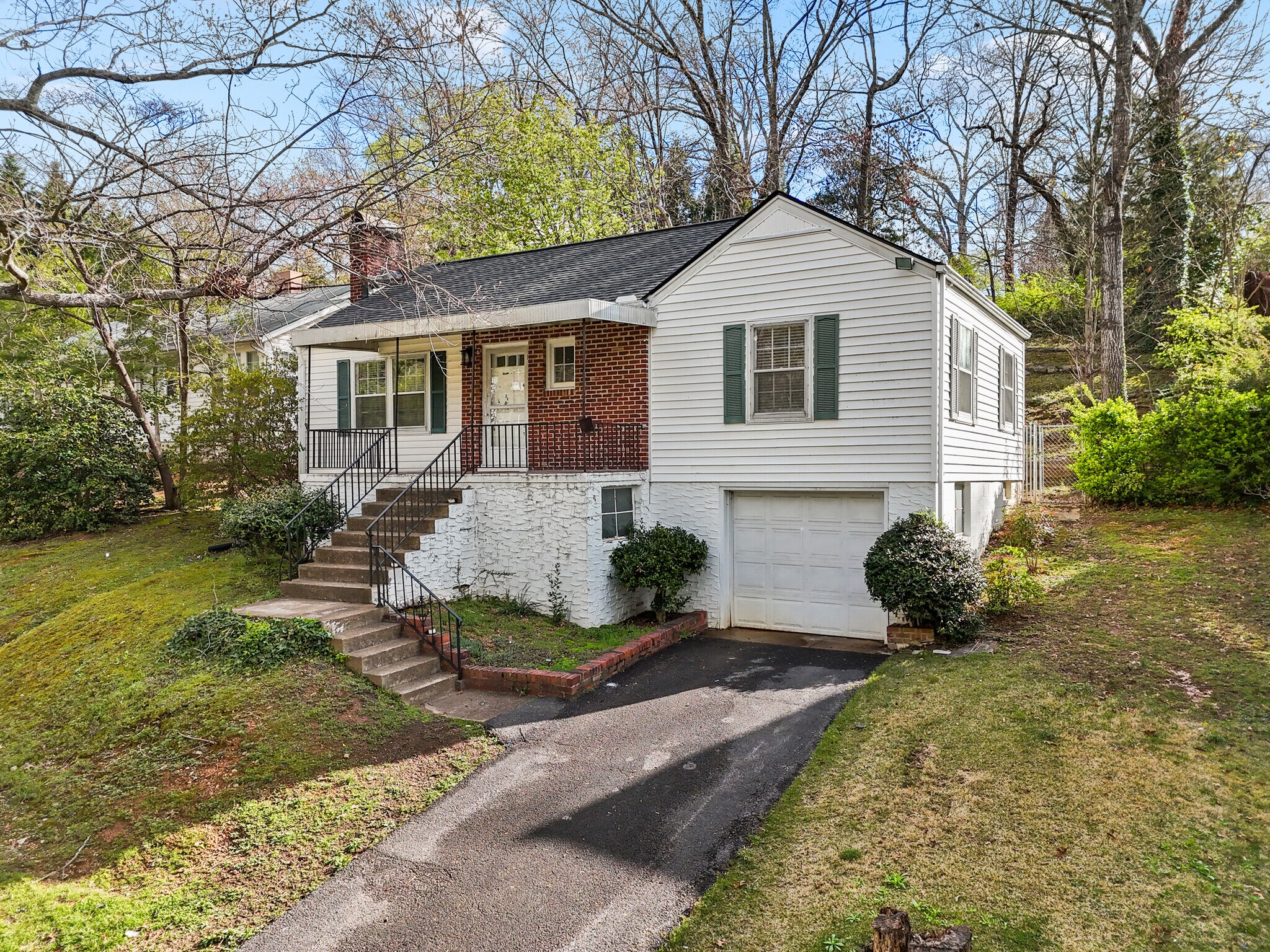 Building Photo - 1504 Hixson Pike