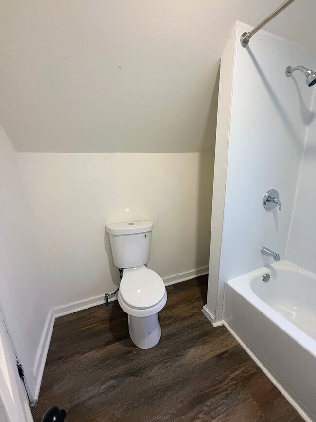 Building Photo - Newly renovated 3-bedroom, 1.5-bath home in Cleveland