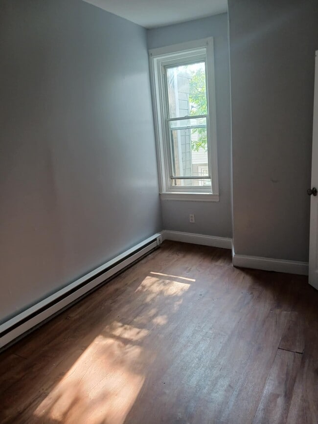 Building Photo - 49 N Yewdall St